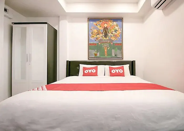 Oyo 568 Art Hua Lamphong מלון 2*
