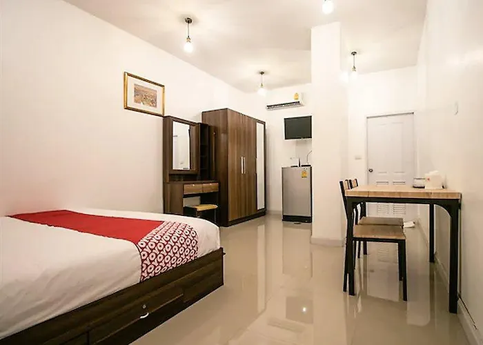 Oyo 568 Art Hua Lamphong מלון