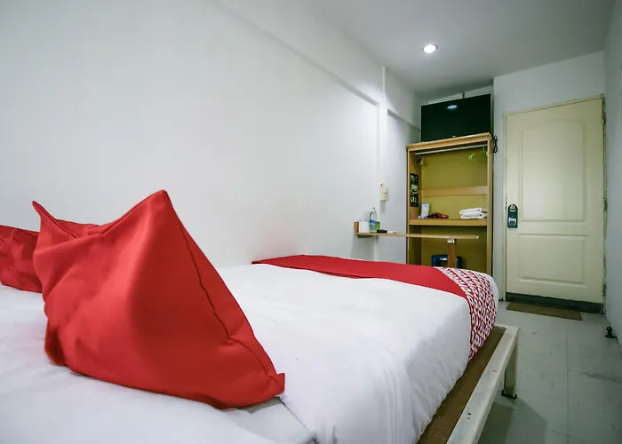 Oyo 568 Art Hua Lamphong מלון 2*