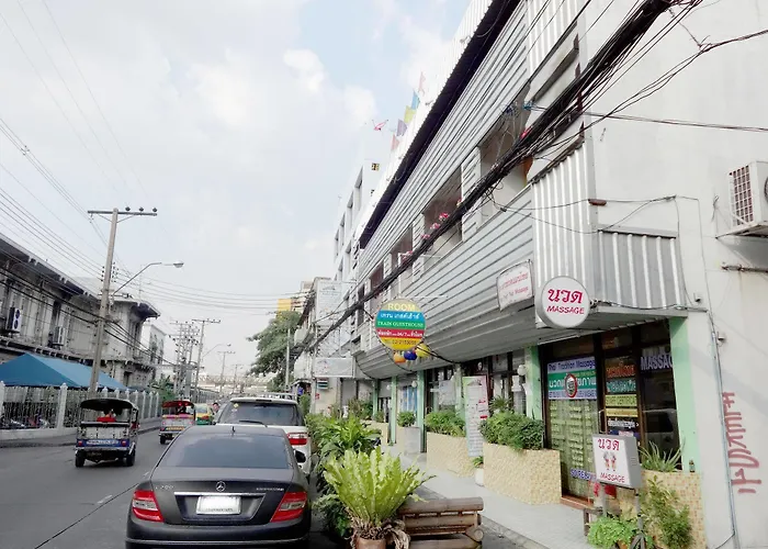 מלון Oyo 568 Art Hua Lamphong 2*